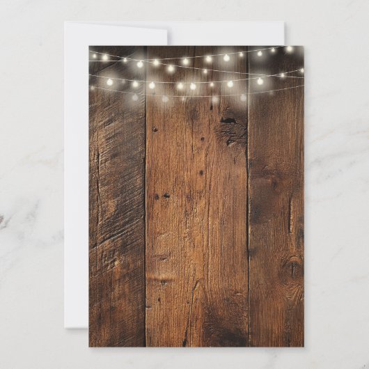Rustic Wood String Lights Wedding Rehearsal Dinner Einladung (Rückseite)