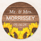 Rustic Wood Sunflower Mr. und Mrs. Gastgeschenk Ho Runder Pappuntersetzer (Vorderseite)