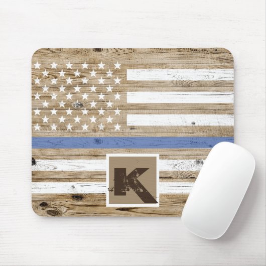 Rustic Wood Thin Blue Line USA Flag Monogram Mousepad (Mit Mouse)