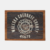 Rustic Wood Ton Feuerwehrmann Emblem Fußmatte (Vorderseite)