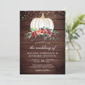 Rustic Wood White Pumpkin Burgundy Floral Wedding Einladung (Stehend Vorderseite)