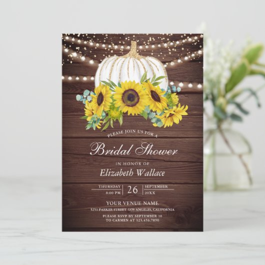 Rustic Wood White Pumpkin Sonnenblumen Brautparty Einladung (Stehend Vorderseite)