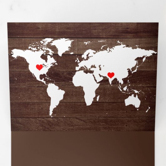Rustic Wood World Map All in One Wedding Dreifach Gefaltete Einladung (Innen Erste Seite)