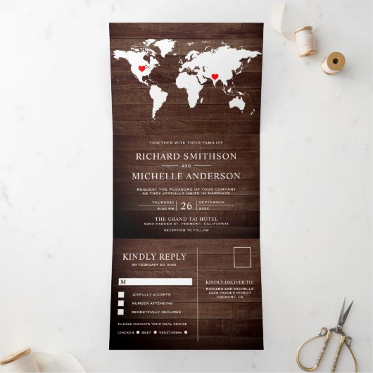 Rustic Wood World Map All in One Wedding Dreifach Gefaltete Einladung (Innenseite)