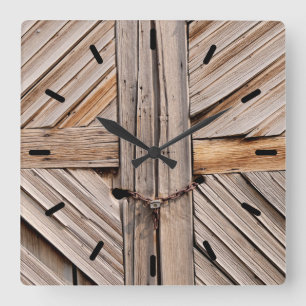 Rustic Wooden Doors Quadratische Wanduhr