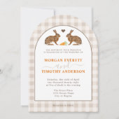Rustic Woodland Hares On Beige Gingham Wedding Einladung (Vorderseite)
