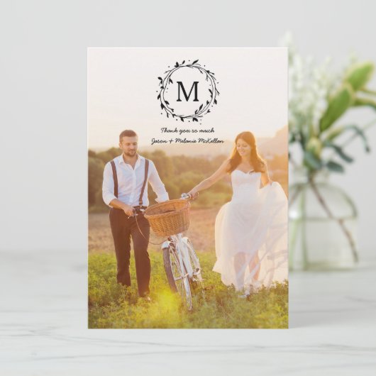 Rustic Wreath Overlay Monogram Wedding Danke (Stehend Vorderseite)