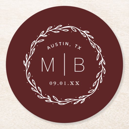 Rustic Wreath Wedge Monogram | Burgund Runder Pappuntersetzer (Vorderseite)