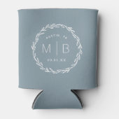 Rustic Wreath Wedge Monogram | Dusty Blue Dosenkühler (Vorderseite)