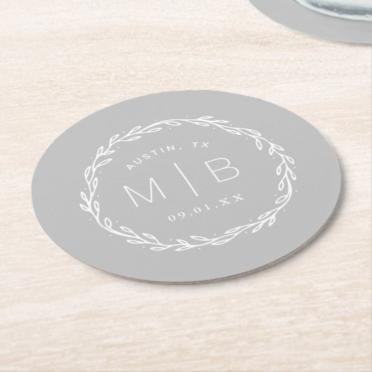 Rustic Wreath Wedge Monogram | Grau Runder Pappuntersetzer (Angewinkelt)