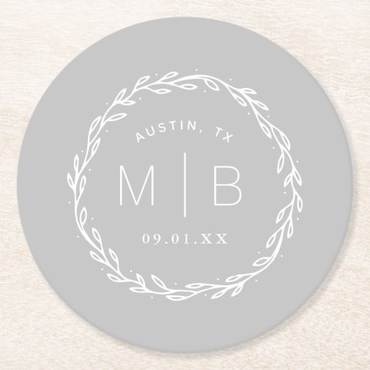 Rustic Wreath Wedge Monogram | Grau Runder Pappuntersetzer (Vorderseite)