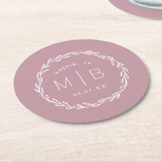 Rustic Wreath Wedge Monogram | Mauve Runder Pappuntersetzer (Angewinkelt)