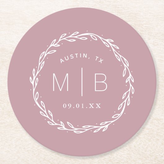 Rustic Wreath Wedge Monogram | Mauve Runder Pappuntersetzer (Vorderseite)