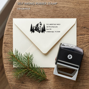 Rustik Stempel mit heulendem Wolf und Kiefern als 