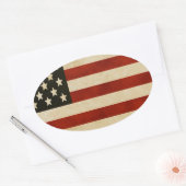 Rustikal bedrückte amerikanische Flagge Ovaler Aufkleber (Umschlag)
