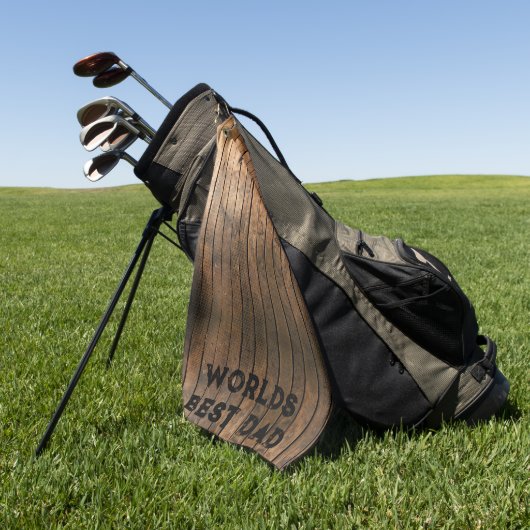 Rustikal bedrückte dunkle Außenfassade Barnholzmus Golfhandtuch (Gras)