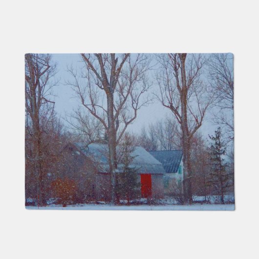 Rustikal bedrückte rote Scheune im Winterschnee Ur Fußmatte (Vorderseite)