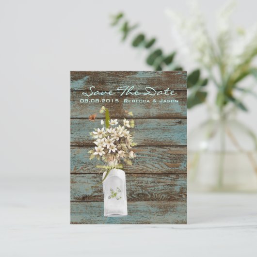 rustikal-blaues Scheunenholz Wildblume Hochzeit Ankündigungspostkarte (Stehend Vorderseite)