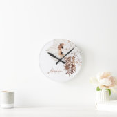 Rustikal Brown Pampas Grass White Orchio Monogramm Runde Wanduhr (Zuhause)
