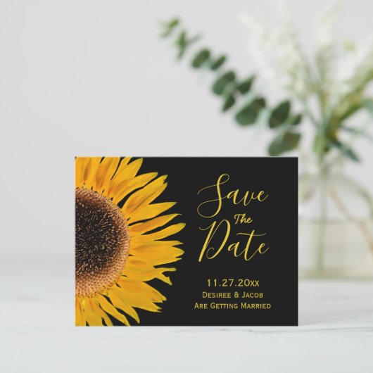 Rustikal-Gelbblütenblüte Save the Date Ankündigungspostkarte (Stehend Vorderseite)