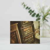 Rustikal gestapelte Holzkisten verblasst Postkarte (Stehend Vorderseite)