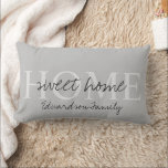 Rustikal graue Zuhause, süßer Familienname Lendenkissen<br><div class="desc">Rustic Gray Zuhause Sweet Zuhause Family Name Sie können den Text ändern und Ihren Namen hinzufügen.</div>