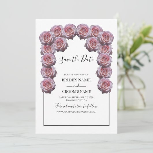 Rustikal hellrosa Rose, die das Datum hochhalten Save The Date (Stehend Vorderseite)