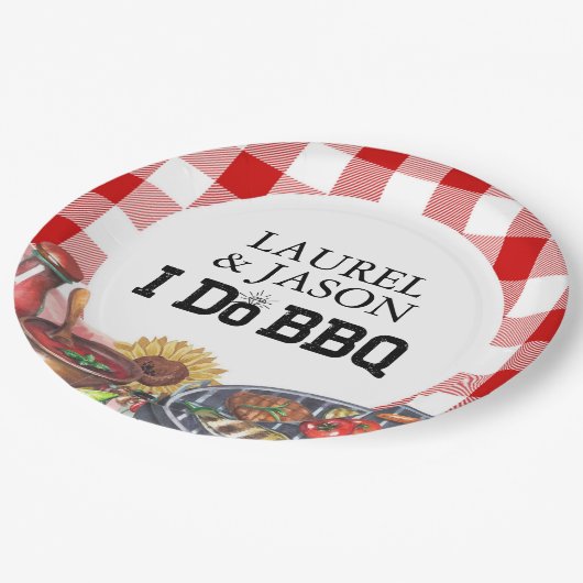 Rustikal I Do GRILLEN Couple Shower Party Gingham Pappteller (Schrägansicht)