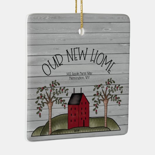 Rustikal New Zuhause First Christmas Custom Keramikornament (Rechts)