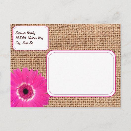Rustikal rosa Daisy Burlap Save the Date Postkarte (Rückseite)