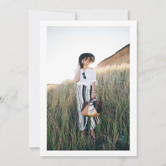 Rustikal rosa grünes blühendes Foto Abschluss Einladung (Rückseite)