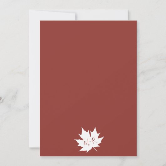 Rustikal rotes Ahornblatt einfache Hochzeit Einladung (Rückseite)