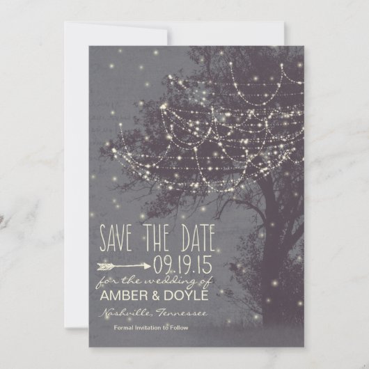 Rustikal Save the Date, alter Baum mit String Ligh Date (Vorderseite)