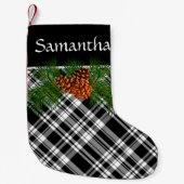 Rustikal, schwarz-weiß kariert mit Kiefernzapfen Kleiner Weihnachtsstrumpf (Vorderseite)
