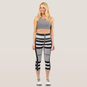 Rustikal, zeitgenössisch grau und schwarz Kariert Capri Leggings (Vorderseite)