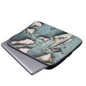 Rustikale, alte, hellblaugrüne Schälfarbe Monogram Laptopschutzhülle (Vorne Knopf)