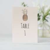 Rustikale Ananas tropische hawaiianische Tischnumm Einladung (Stehend Vorderseite)