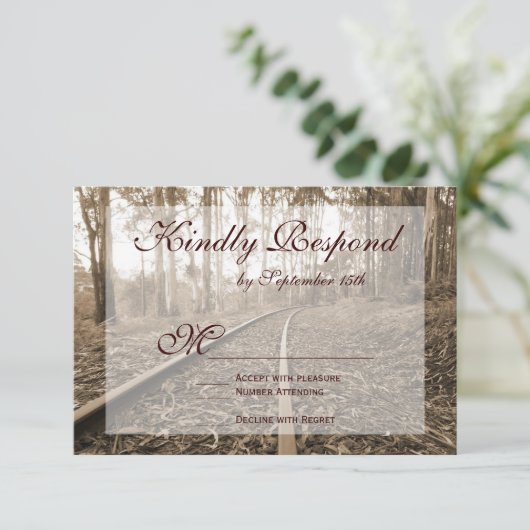 Rustikale Bahnstrecken Hochzeitskarten RSVP Karte (Stehend Vorderseite)