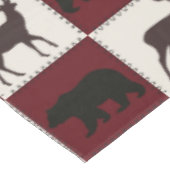 Rustikale Bären- und Hirschplätze, dunkelrote und Tischdecke (Schrägansicht)