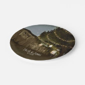 Rustikale Barn & Tree Lights Hochzeitspapier-Telle Pappteller (Schrägansicht)