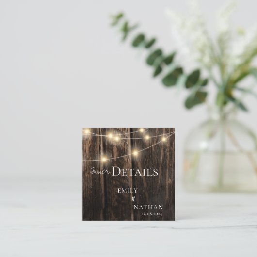 Rustikale Barnholz-String Lights Country Wedding Begleitkarte (Stehend Vorderseite)