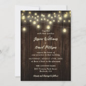Rustikale Barnholz-String Lights Country Wedding Einladung (Vorderseite)