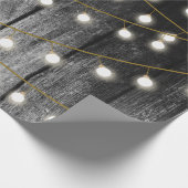 Rustikale Barschschwarz Holz Gold String Lights Geschenkpapier (Ecke)