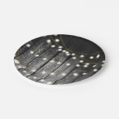 Rustikale Barschschwarz Holz Gold String Lights Pappteller (Schrägansicht)