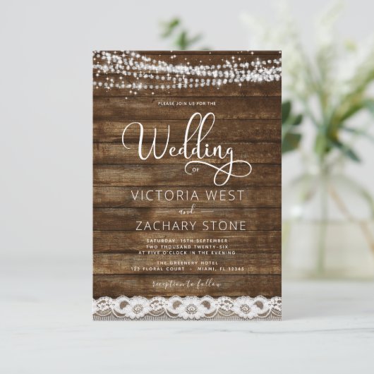 Rustikale Bauernhofstringer Lights QR Code Hochzei Einladung (Stehend Vorderseite)