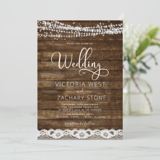 Rustikale Bauernhofstringer Lights QR Code Hochzei Einladung (Stehend Vorderseite)