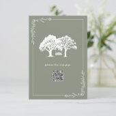 Rustikale Bäume Sage Green QR-Code Hochzeit RSVP Karte (Stehend Vorderseite)