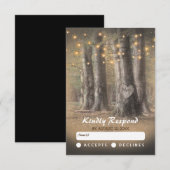 Rustikale Bäume & String Lights Hochzeit RSVP Karte (Vorne/Hinten)