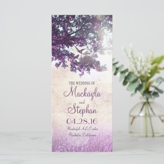 Rustikale Bäume und Liebesvögel lila Hochzeitsprog Programm (Stehend Vorderseite)
