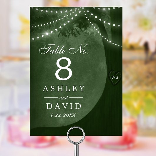 Rustikale Baumfolge von Lichtern gegraben Initiale Tischnummer